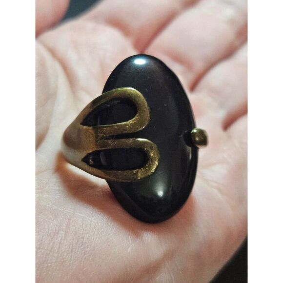 **Last Chance!! Final Sale** Vintage gold tone oval onyx ring size 8 - Picture 4 of 10